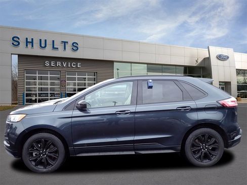 Used 2022 Ford Edge SE w/ Black Appearance Package image 2