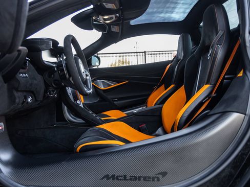 Used 2024 McLaren 750S Spider RWD image 22