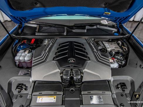 Used 2025 Lamborghini Urus SE image 8