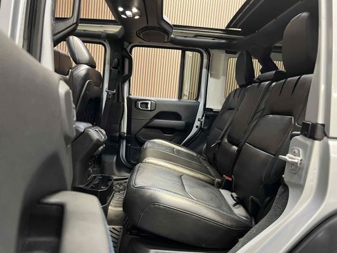 Used 2022 Jeep Wrangler Unlimited Rubicon 4xe AWD/4WD image 35