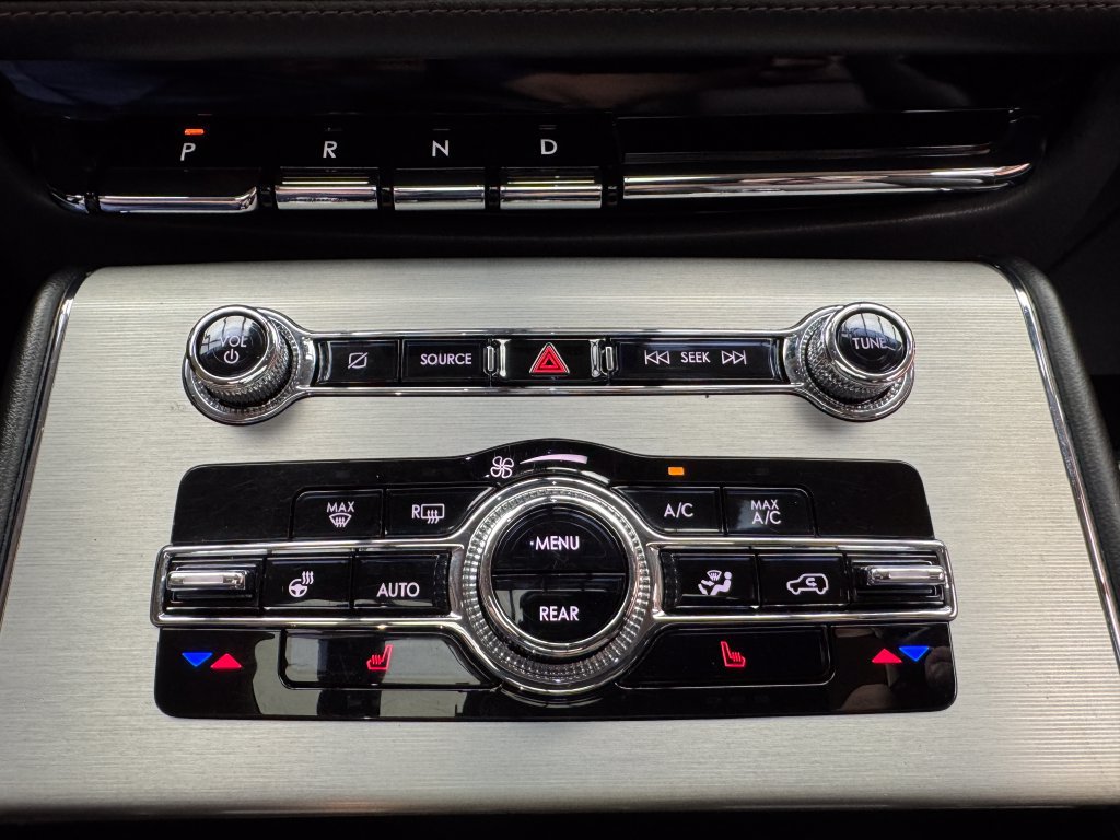 Used 2024 Lincoln Aviator AWD w/ Premium Package image 18