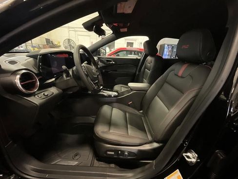 New 2026 Chevrolet Trax RS w/ Sunroof Package FWD image 4