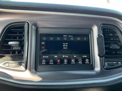 Used 2022 Dodge Challenger SXT RWD image 18