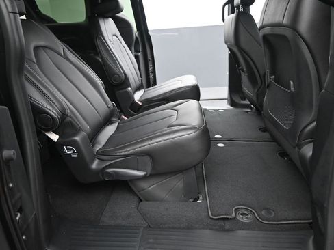 New 2026 Chrysler Voyager LX image 15