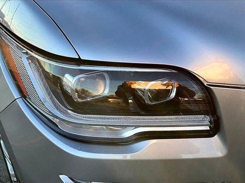 Used 2023 Lincoln Navigator Reserve image 30