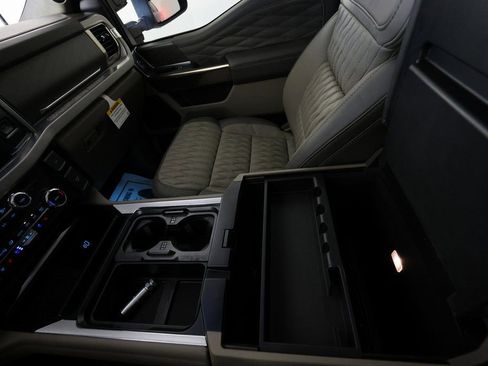 Used 2026 Ford F250 Platinum w/ Platinum Plus Package image 41