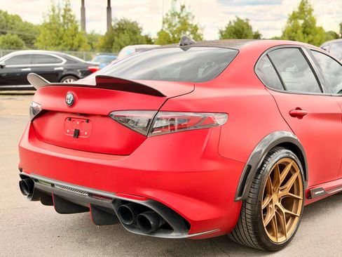 Used 2017 Alfa Romeo Giulia Quadrifoglio RWD image 18