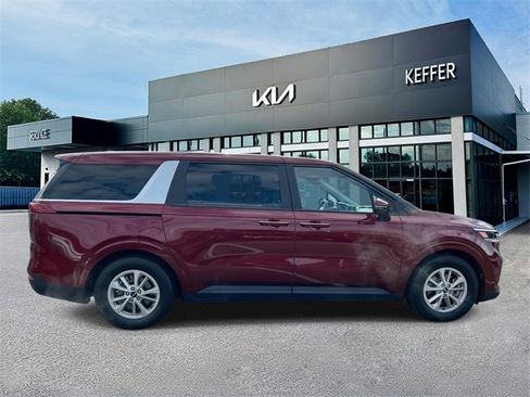 Certified 2024 Kia Carnival LX image 9