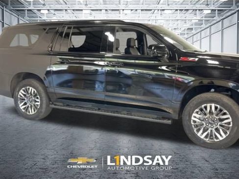 Used 2025 Chevrolet Suburban Z71 AWD/4WD image 3