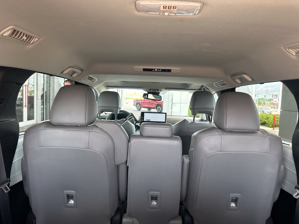 Certified 2025 Toyota Sienna XLE FWD image 20