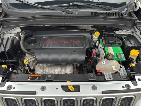 Used 2016 Jeep Renegade Limited image 24