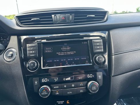 Used 2019 Nissan Rogue SV AWD/4WD image 58