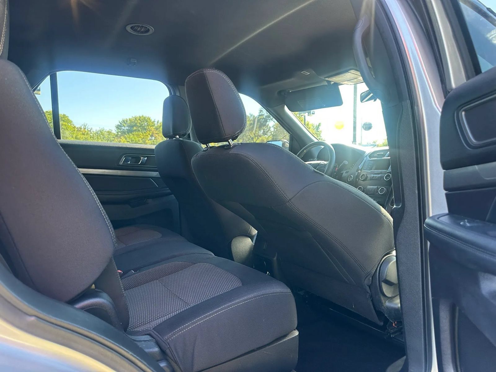 Used 2018 Ford Explorer XLT FWD image 17