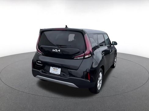 Used 2025 Kia Soul LX w/ LX Technology Package FWD image 11