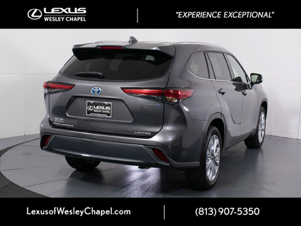 Used 2023 Toyota Highlander Limited FWD image 4