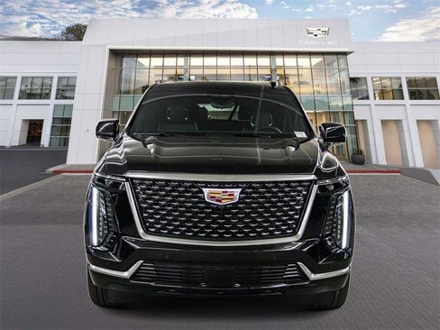 Used 2026 Cadillac Escalade Luxury image 2