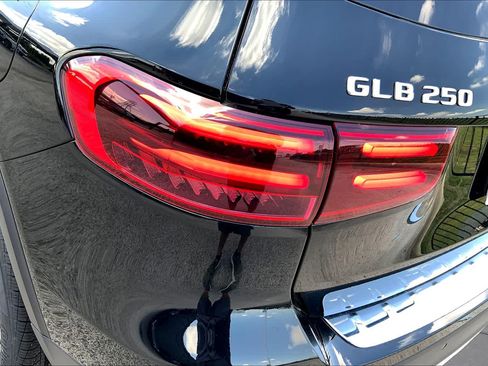 Used 2025 Mercedes-Benz GLB 250 image 6