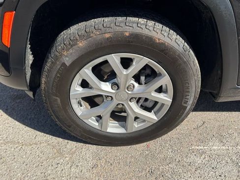 Certified 2023 Jeep Grand Cherokee Limited AWD/4WD image 8