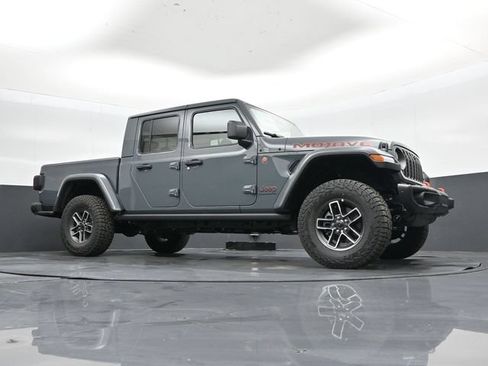 Used 2025 Jeep Gladiator Mojave AWD/4WD image 44