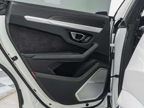 Used 2021 Lamborghini Urus image 44