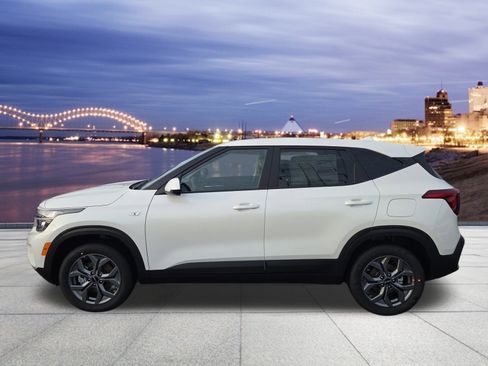 New 2026 Kia Seltos LX image 2