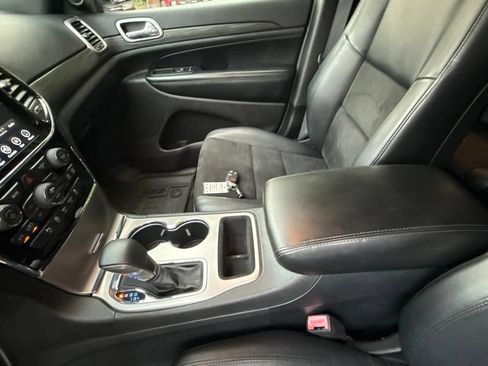 Used 2019 Jeep Grand Cherokee Laredo w/ Laredo X Package AWD/4WD image 22