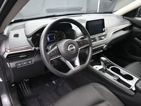 Used 2023 Nissan Altima 2.5 SV image 9