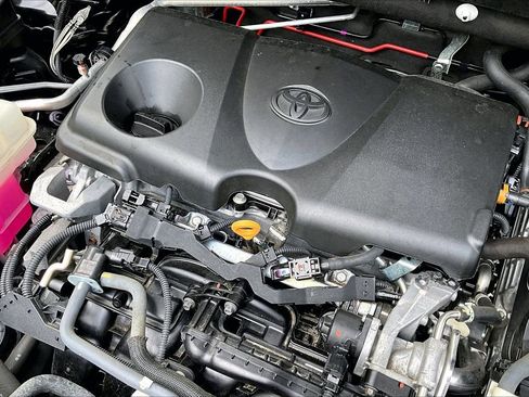 Used 2021 Toyota RAV4 XLE Premium AWD/4WD image 32