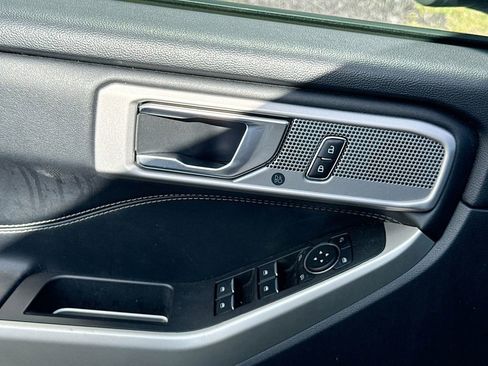 Used 2021 Ford Explorer Limited image 19