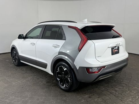 Used 2024 Kia Niro Wave w/ Wave Preserve Package FWD image 5