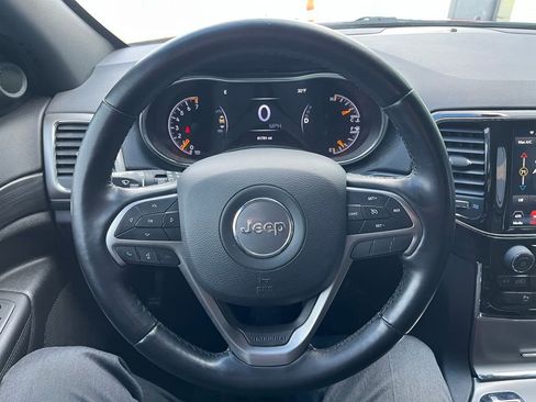 Used 2021 Jeep Grand Cherokee Laredo X image 16