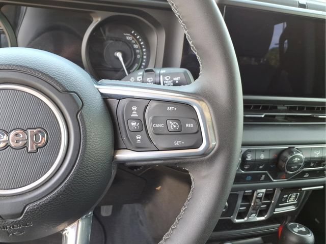Used 2025 Jeep Wrangler Unlimited Sahara AWD/4WD image 24