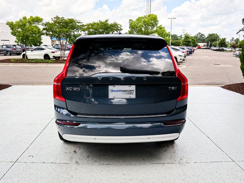 Used 2022 Volvo XC90 T5 Momentum w/ Climate Package AWD/4WD image 10
