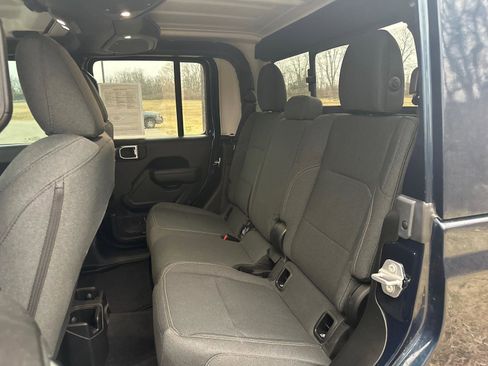 Used 2025 Jeep Gladiator Sport image 14