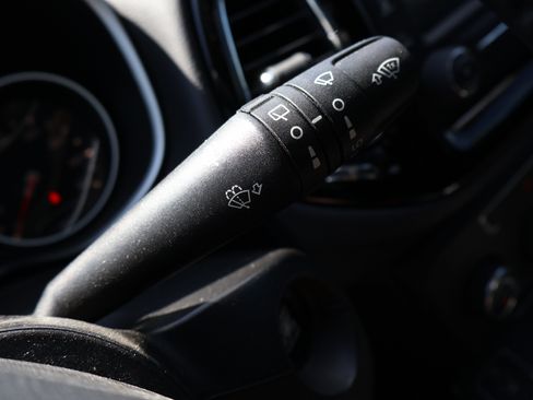 Used 2018 Jeep Compass Latitude FWD image 37