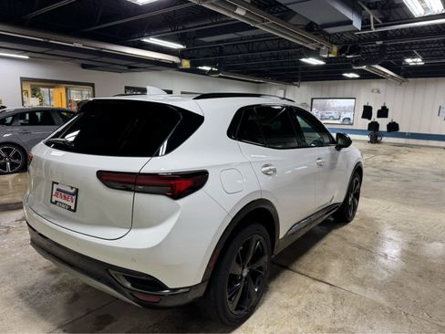 Used 2022 Buick Envision Essence w/ Technology Package I image 3