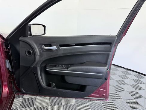 Used 2023 Chrysler 300 Touring w/ Sport Appearance Package image 10