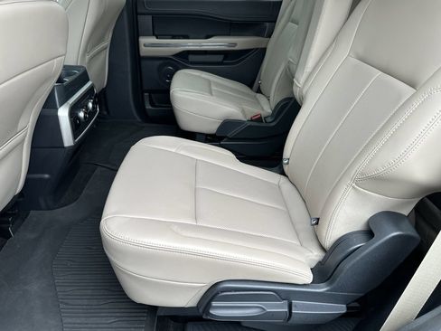 Used 2023 Ford Expedition XLT AWD/4WD image 15