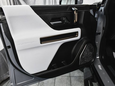 Used 2024 GMC Hummer EV 3X image 9