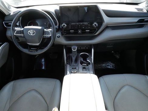 Certified 2020 Toyota Highlander Limited image 10