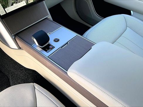 New 2026 Land Rover Range Rover SE image 9