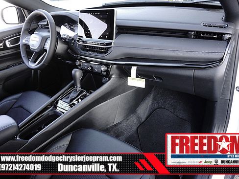 New 2026 Jeep Compass Latitude image 12