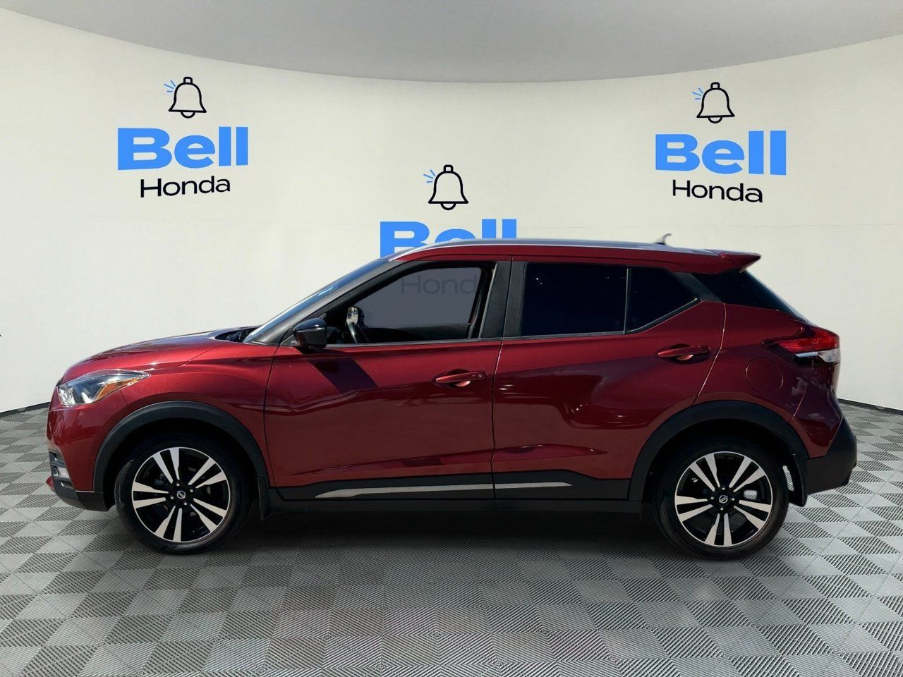 Used 2020 Nissan Kicks SR FWD image 2