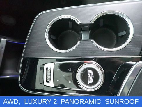 Used 2024 Cadillac Lyriq Luxury AWD/4WD image 12