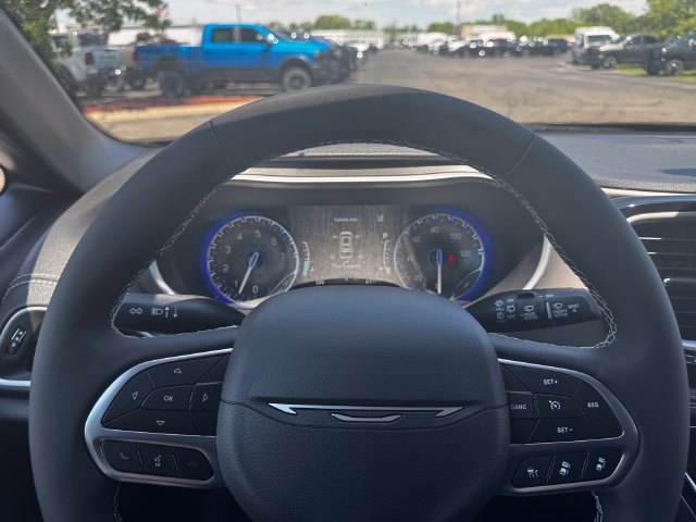 New 2027 Chrysler Pacifica Select w/ Family Tech Group AWD/4WD image 22