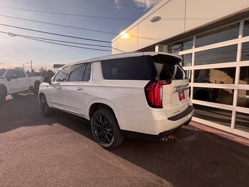 Used 2023 GMC Yukon XL Denali w/ Denali Reserve Package AWD/4WD image 5