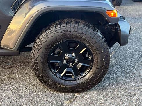 Certified 2021 Jeep Gladiator Willys image 10