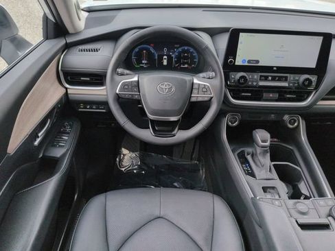 Certified 2025 Toyota Grand Highlander AWD Hybrid image 16