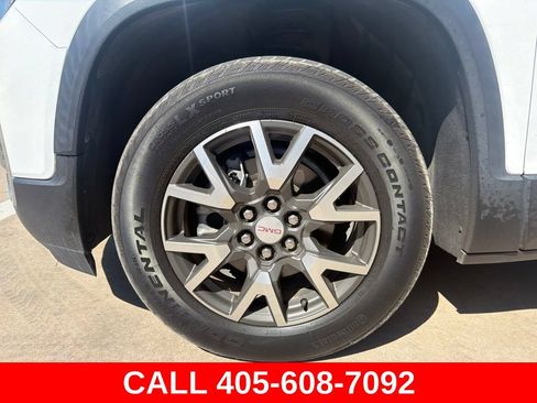 Used 2023 GMC Acadia SLE w/ LPO, Floor Liner Package FWD image 9