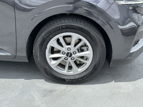 Used 2024 Kia Carnival LX FWD image 15